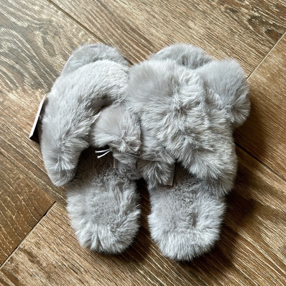 NWT LC Lauren Conrad Fuzzy Slippers